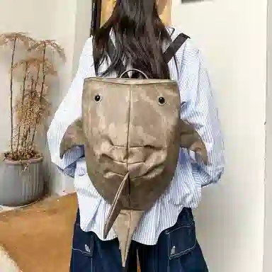 單倉 小众个性潮创意鲨鱼外出骑行旅行背包初高中学生大容量卡通设计感 牛仔布 书包双肩包 男女同款情侣款 浅灰色/深灰色/蓝色/咖色