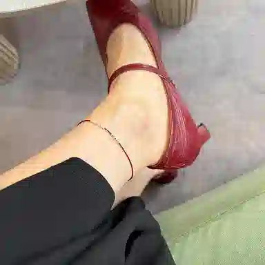 925