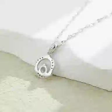 925