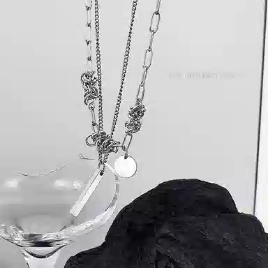 艾卡拉 潮流轻奢小众日系嘻哈吊坠饰品潮牌百搭配饰锁骨链设计 钛钢 项链 男女同款情侣款