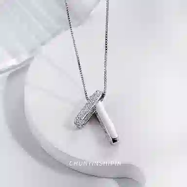 925