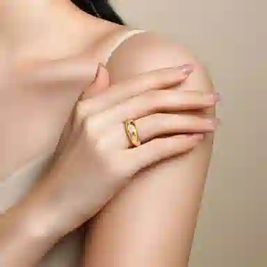 925