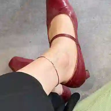 925