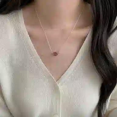 艾卡拉 花蕊好运简约小众设计时尚韩版高级感颈链 银 草莓晶 项链 男女同款情侣款