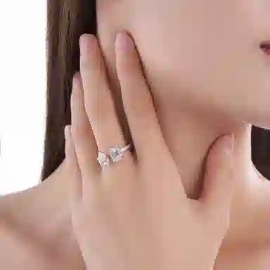 925