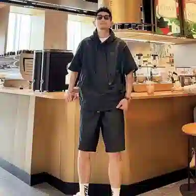 沐诚阳译 美式高街复古连帽短袖与五分裤宽松透气百搭组合轻薄速干上衣简约潮牌通勤户外垂感纯色休闲运动套装 男女同款
