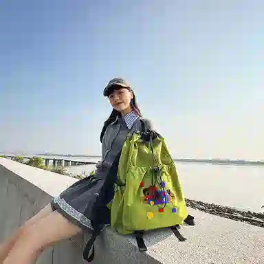 卡卡树 轻便休闲抽绳大容量通勤百搭 尼龙 双肩包 男女同款情侣款 黑色/黄色/卡其色/绿色