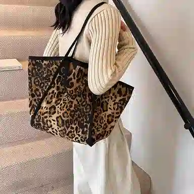 DALO Tote