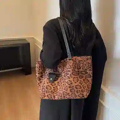 DALO Tote