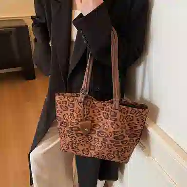 DALO Tote