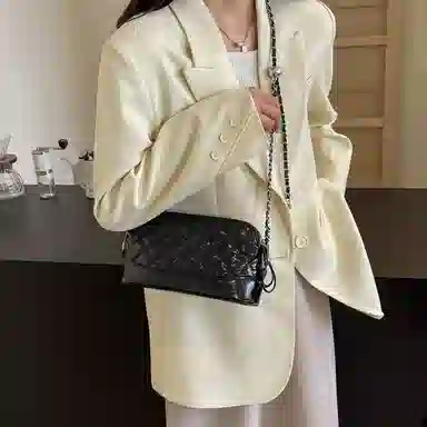 DALO Quilted Chain Shoulder Bag