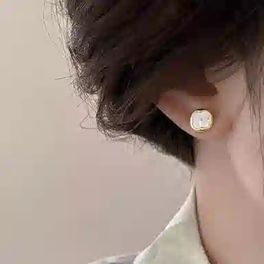 伊灿 四叶草图案 电镀真金 耳钉 女款