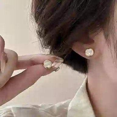 伊灿 四叶草图案 电镀真金 耳钉 女款