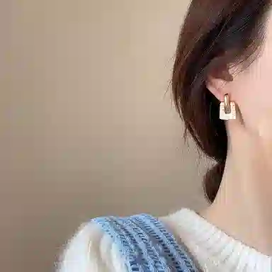 S925