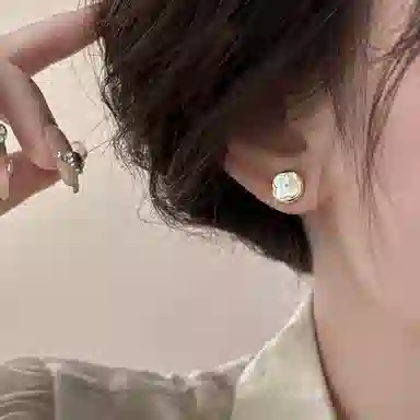 伊灿 四叶草图案 电镀真金 耳钉 女款