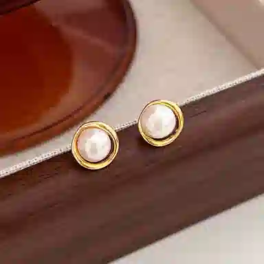 925