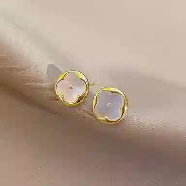 伊灿 四叶草图案 电镀真金 耳钉 女款