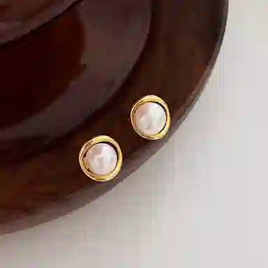 925