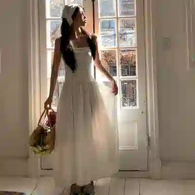 木清清 法式气质纯色合身吊带连衣裙 女款 白色