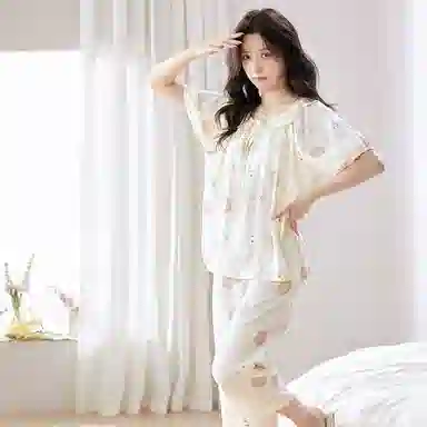 细舍 卡通提花圆领带胸垫上衣舒适透气七分裤睡衣套装 女款 浅卡其