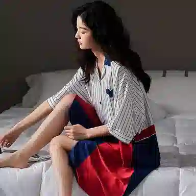 细舍 撞色条纹透气翻领五分袖睡裙 女款 蓝红拼色