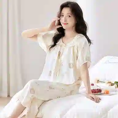 细舍 卡通提花圆领带胸垫上衣舒适透气七分裤睡衣套装 女款 浅卡其