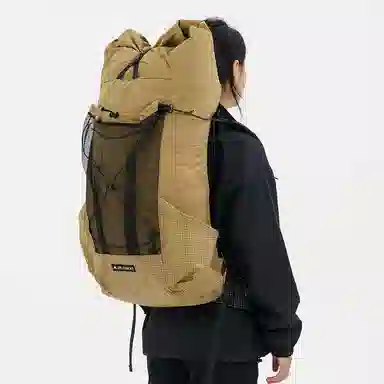 三峰出 超轻耐磨抗撕裂防水徒步 尼龙 双肩包 男女同款情侣款 卡其色