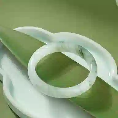 吉瑶 精品 清冷优雅 温婉大方 新中式 国风国韵青山远黛翠玉平安镯  国潮古风 浅绿飘花 汉服旗袍 新中式 天山翠 手镯 女款