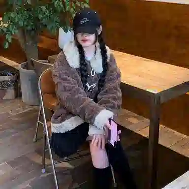 邓大喵 牛角扣羊羔毛外套女冬年轻款宽松加厚保暖毛绒绒环保皮草 女款