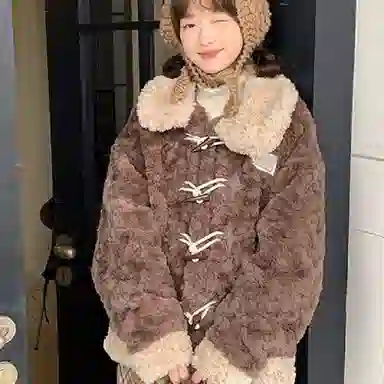 邓大喵 牛角扣羊羔毛外套女冬年轻款宽松加厚保暖毛绒绒环保皮草 女款
