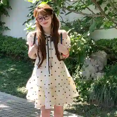 邓大喵 波点蝴蝶结露肩泡泡袖简约通勤短袖连衣裙 女款