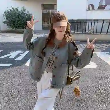 邓大喵 港味复古设计感撞色拼接翻领长袖牛仔外套 女款