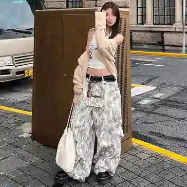 邓大喵 美式复古浅灰色迷彩不规则印花飘带分割设计梭织长裤休闲裤 女款