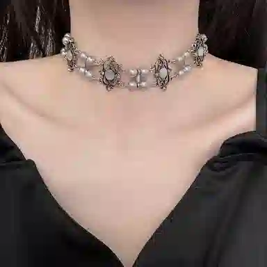 DVNRR choker y2k
