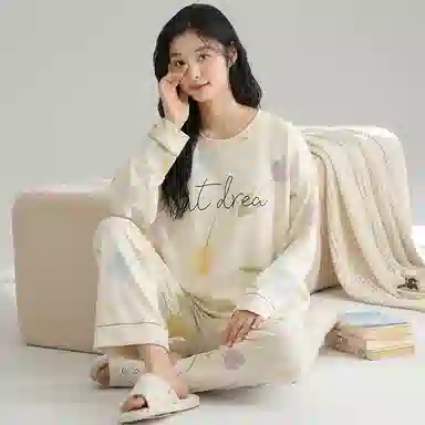 莫代尔 亲肤带胸垫防凸点舒适长袖长裤套头圆领卡通花卉满印可外穿睡衣套装 女款 杏色