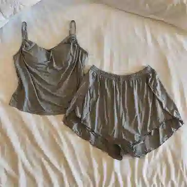 莫代尔 素色时尚舒适亲肤带胸垫防凸点吊带衫短裤可外穿睡衣套装 女款