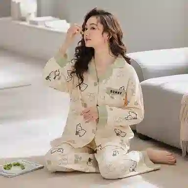 莫代尔 亲肤舒适开衫翻领长袖长裤甜美满印卡通兔可外穿睡衣套装 女款 杏色