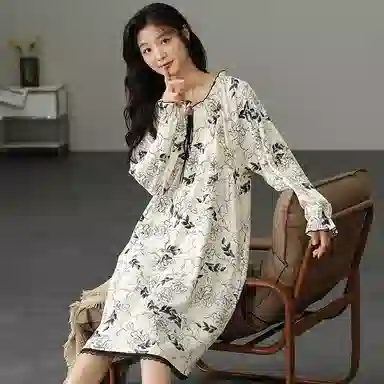 莫代尔 舒适透气轻盈耐磨吸汗细腻柔软亲肤带胸垫防凸点居家可外穿长袖睡裙 女款 乳白色