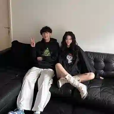 莫代尔 舒适亲肤卡通潮流韩版时尚印花休闲连帽长袖可外穿打底衣 男女同款