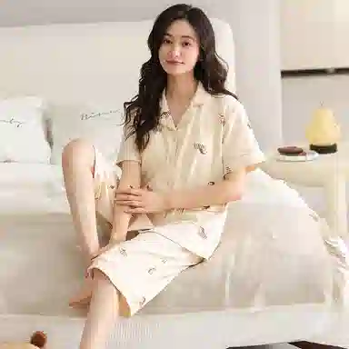 莫代尔 可外穿简约经典清新休闲薄款开衫翻领短袖七分裤带杯垫一体式防凸点家居服睡衣套装 女款 杏色