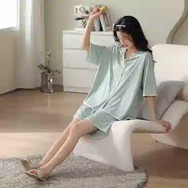 莫代尔 舒适简约休闲翻领时尚轻盈柔软亲肤慵懒家居服可外穿睡衣套装 女款 浅绿色