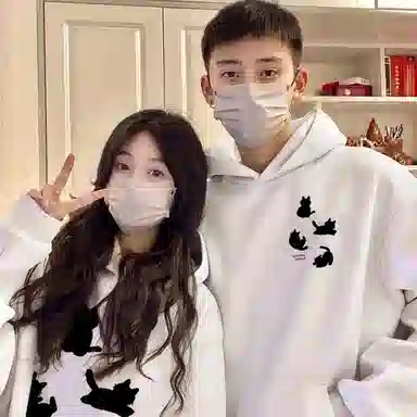 莫代尔 舒适亲肤潮流卡通时尚印花简约休闲连帽长袖可外穿打底衣 男女同款