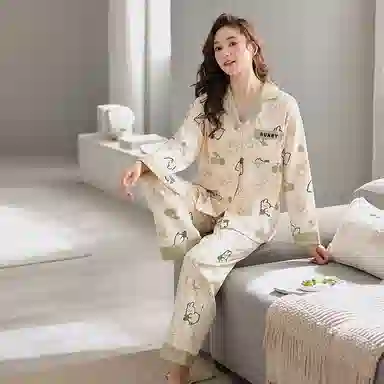 莫代尔 亲肤舒适开衫翻领长袖长裤甜美满印卡通兔可外穿睡衣套装 女款 杏色
