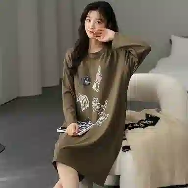 莫代尔 透气舒适细腻柔软亲肤带胸垫防凸点居家可外穿长袖睡裙 女款 棕绿色