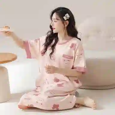 莫代尔 柔软舒适细腻透气微弹耐磨带胸垫防凸点亲肤休闲可外穿短袖睡裙 女款 淡粉色