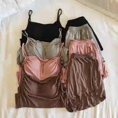 莫代尔 素色时尚舒适亲肤带胸垫防凸点吊带衫短裤可外穿睡衣套装 女款