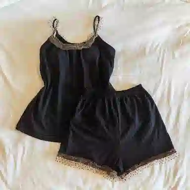 莫代尔 休闲亲肤素色时尚带胸垫防凸点吊带衫短裤可外穿睡衣套装 女款 黑色