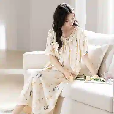 莫代尔 带胸垫不跑杯小清新简约休闲时尚舒适亲肤短袖睡裙 女款 杏色