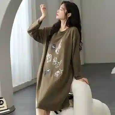 莫代尔 透气舒适细腻柔软亲肤带胸垫防凸点居家可外穿长袖睡裙 女款 棕绿色