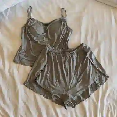 莫代尔 素色时尚舒适亲肤带胸垫防凸点吊带衫短裤可外穿睡衣套装 女款